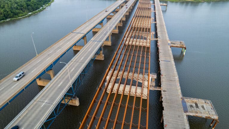 2023-HRG-IL-Peoria-McClugage-Bridge-Construction-Drone (5)