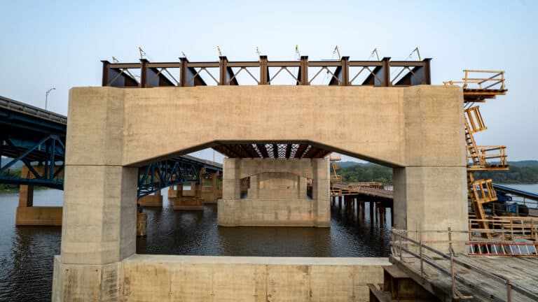 2023-HRG-IL-Peoria-McClugage-Bridge-Construction-Drone (7)