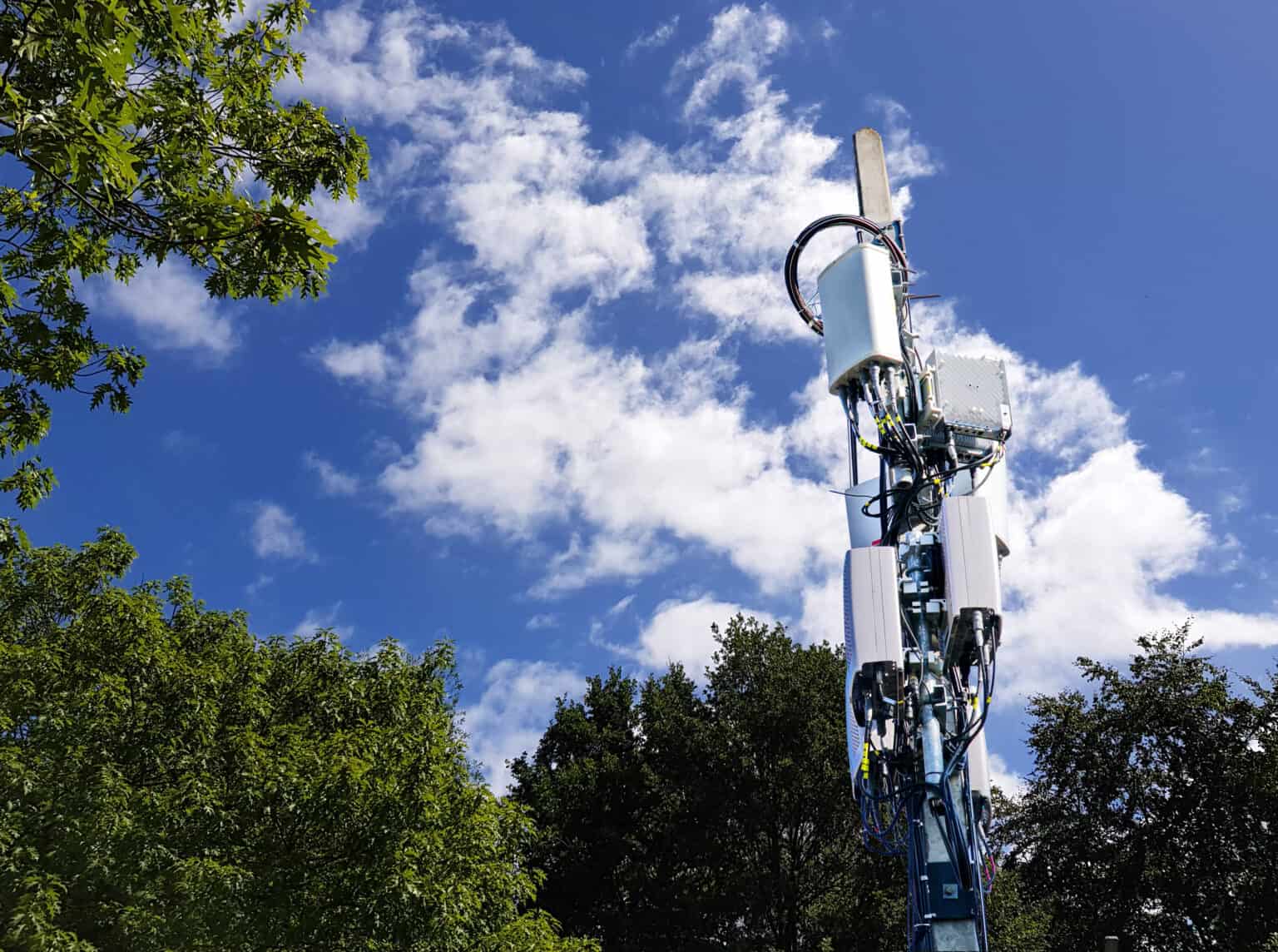 5G small cell broadband