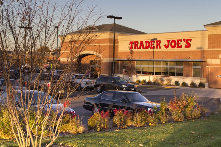 hrgvillagegreenil-trader-joes_3467